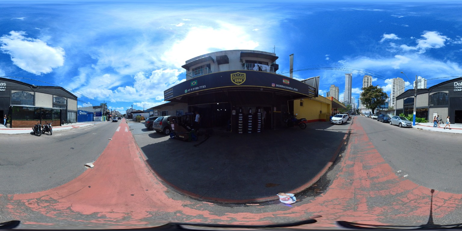 Vista panorâmica da fachada da Borracharia 2550